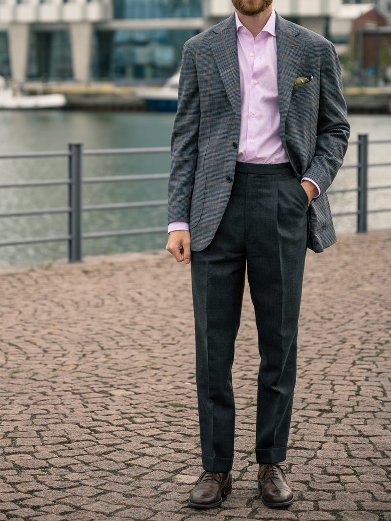 Men's outfit idea for 2022 with grey plaid blazer, pink plain dress shirt, gray dress pants, oxford / derby shoes. Suitable for spring, fall and winter.